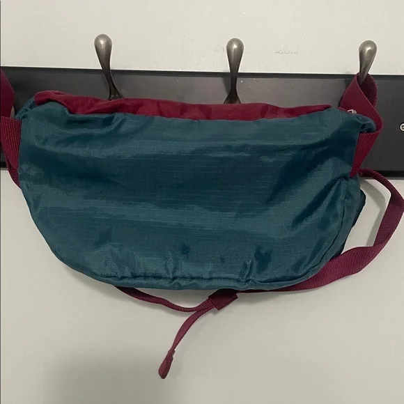 90’s Eddie Bauer Burgundy and Teal Waist Pack (Fanny Pack) - Picture 4 of 4